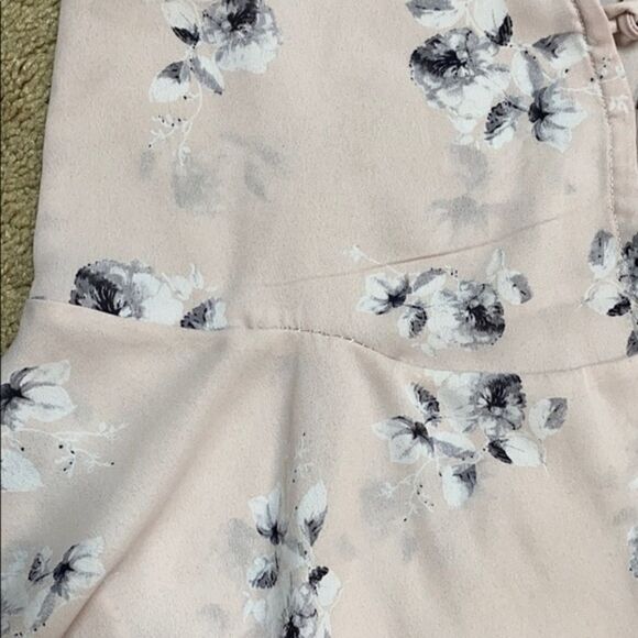 UO Kimchi Blue Judy Lace-Up Pink Floral Peplum Top - Picture 14 of 14